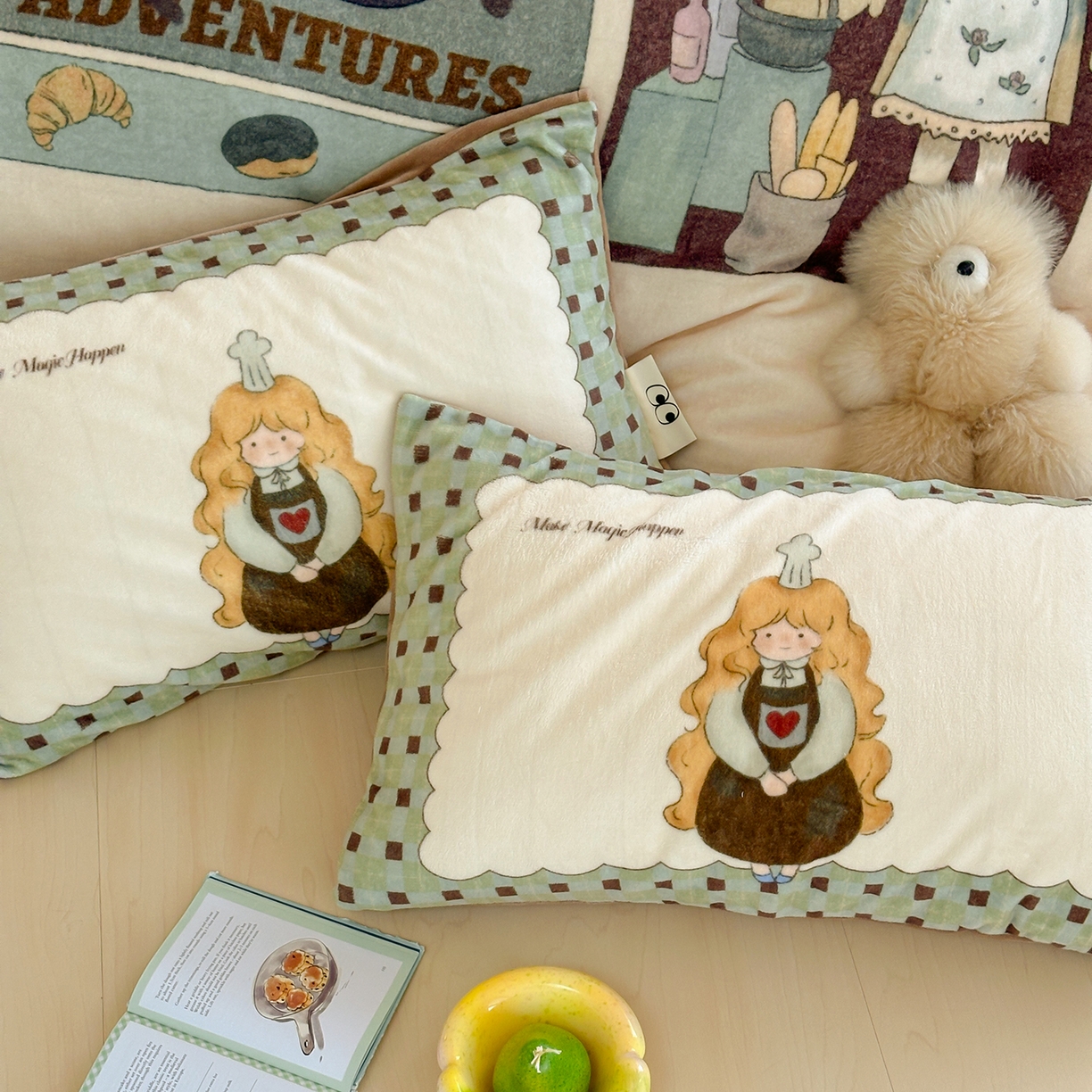 91家纺网 家纺一手货源 找家纺 桃子家居 2025新品A类ins博主大版卡通数码印花加厚牛奶绒系列四件套 绒大版-辛德女孩