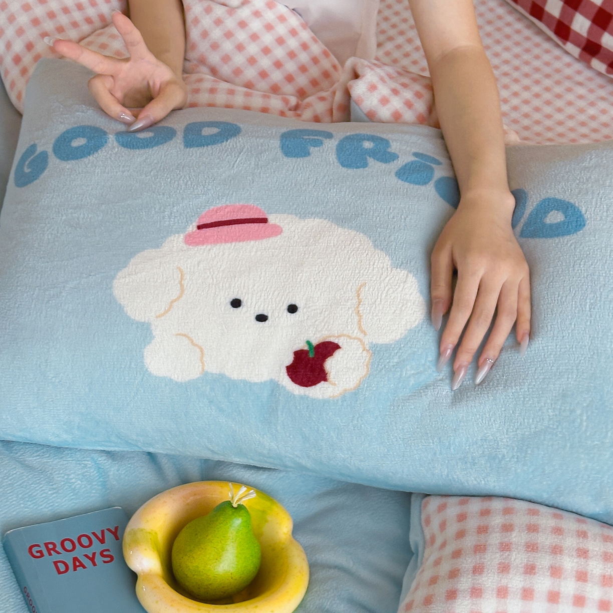 91家纺网 家纺一手货源 找家纺 桃子家居 2025新品A类ins博主大版卡通数码印花加厚牛奶绒系列四件套 绒大版-奶油甜心