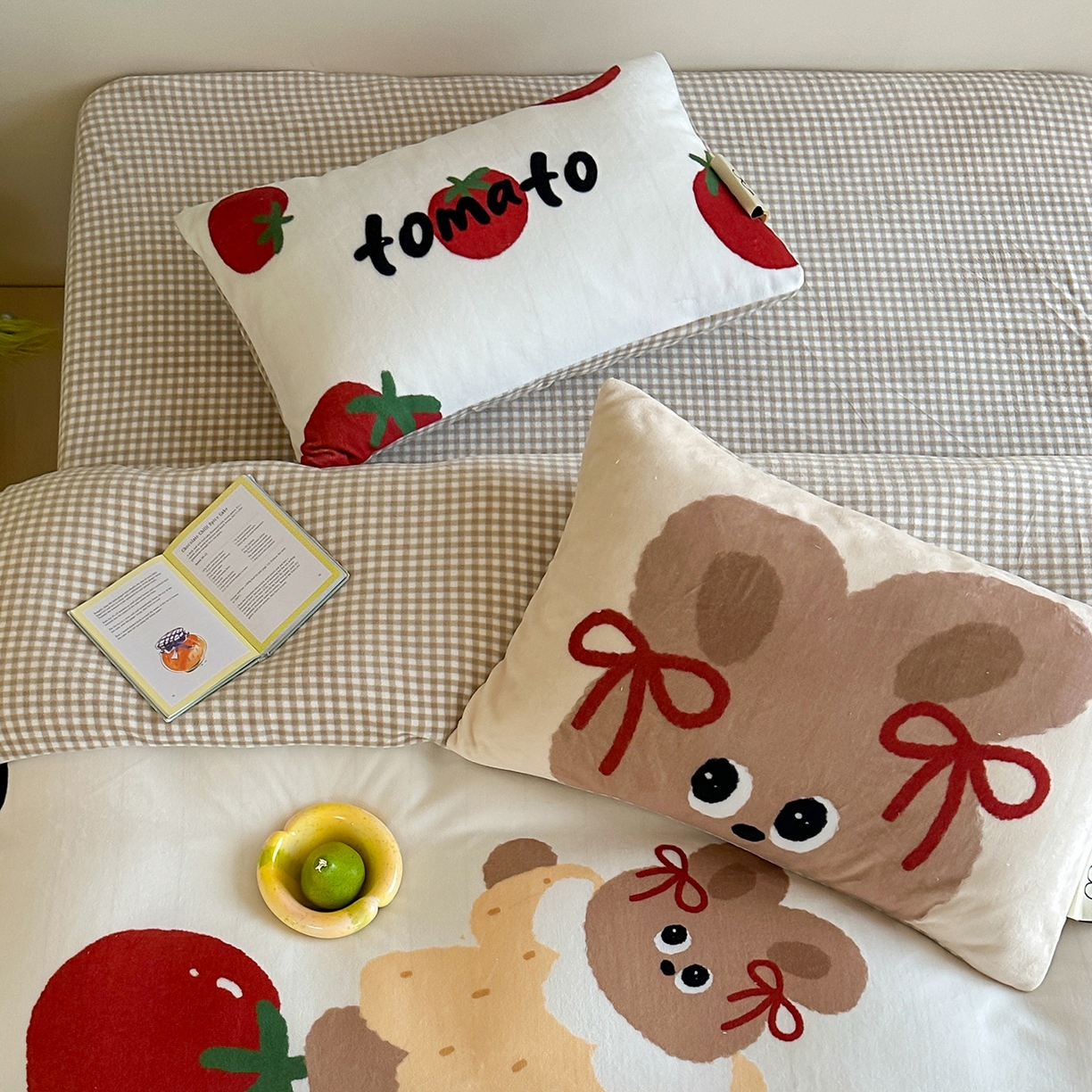 91家纺网 家纺一手货源 找家纺 桃子家居 2025新品A类ins博主大版卡通数码印花加厚牛奶绒系列四件套 绒大版-奶油番茄兔