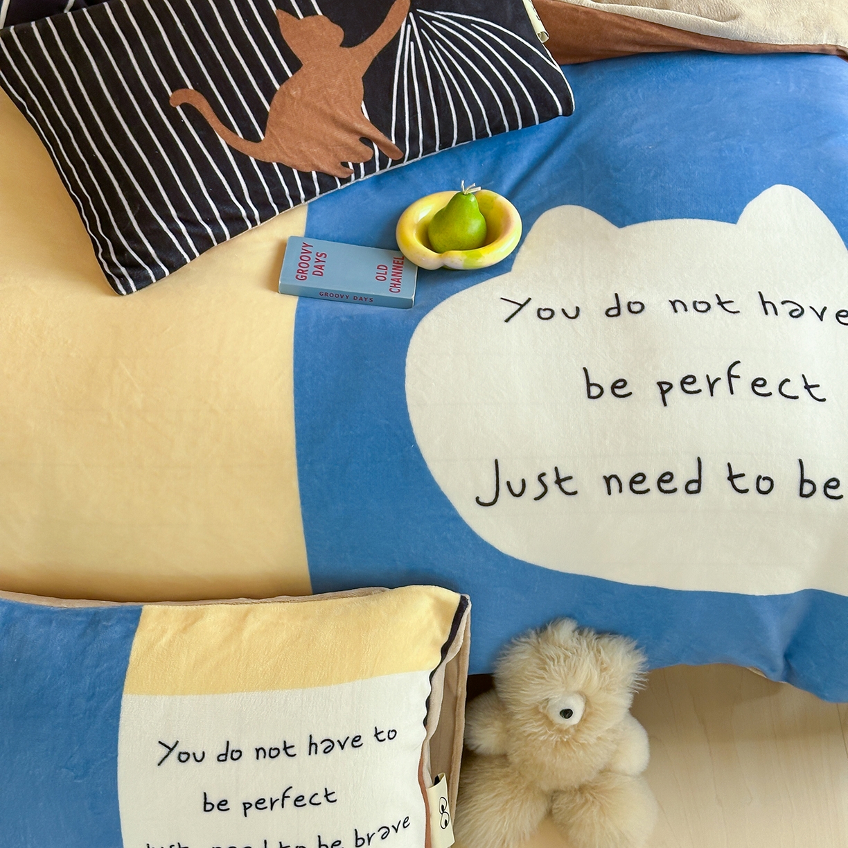 91家纺网 家纺一手货源 找家纺 桃子家居 2025新品A类ins博主大版卡通数码印花加厚牛奶绒系列四件套 绒大版-思想猫