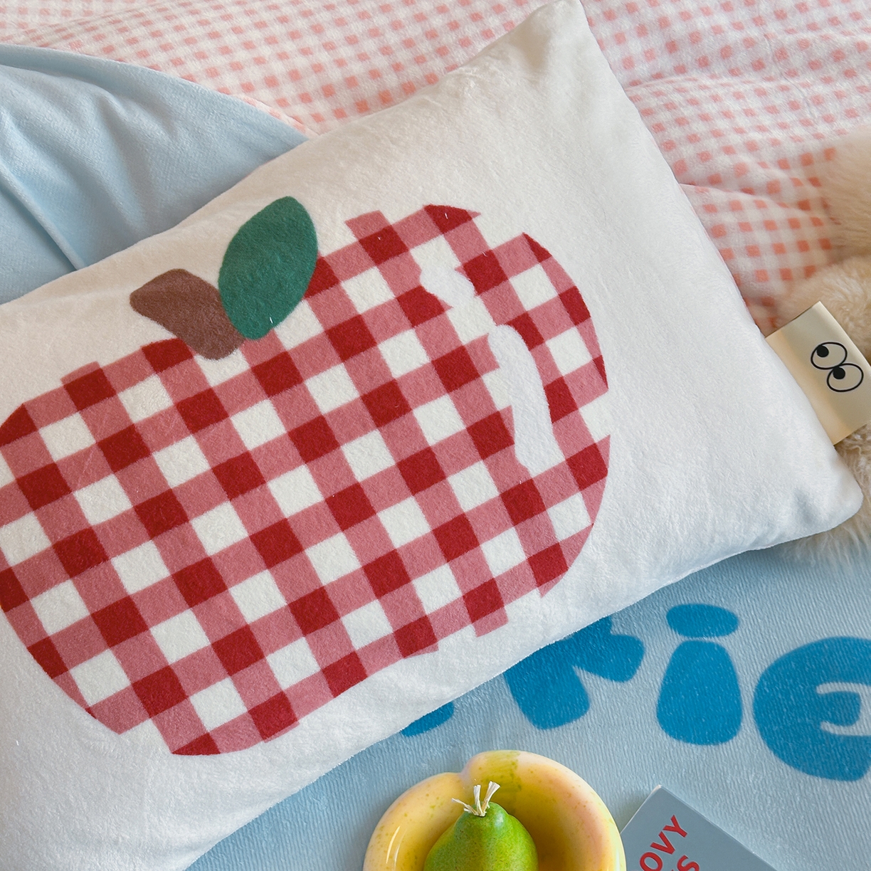 91家纺网 家纺一手货源 找家纺 桃子家居 2025新品A类ins博主大版卡通数码印花加厚牛奶绒系列四件套 绒大版-奶油甜心