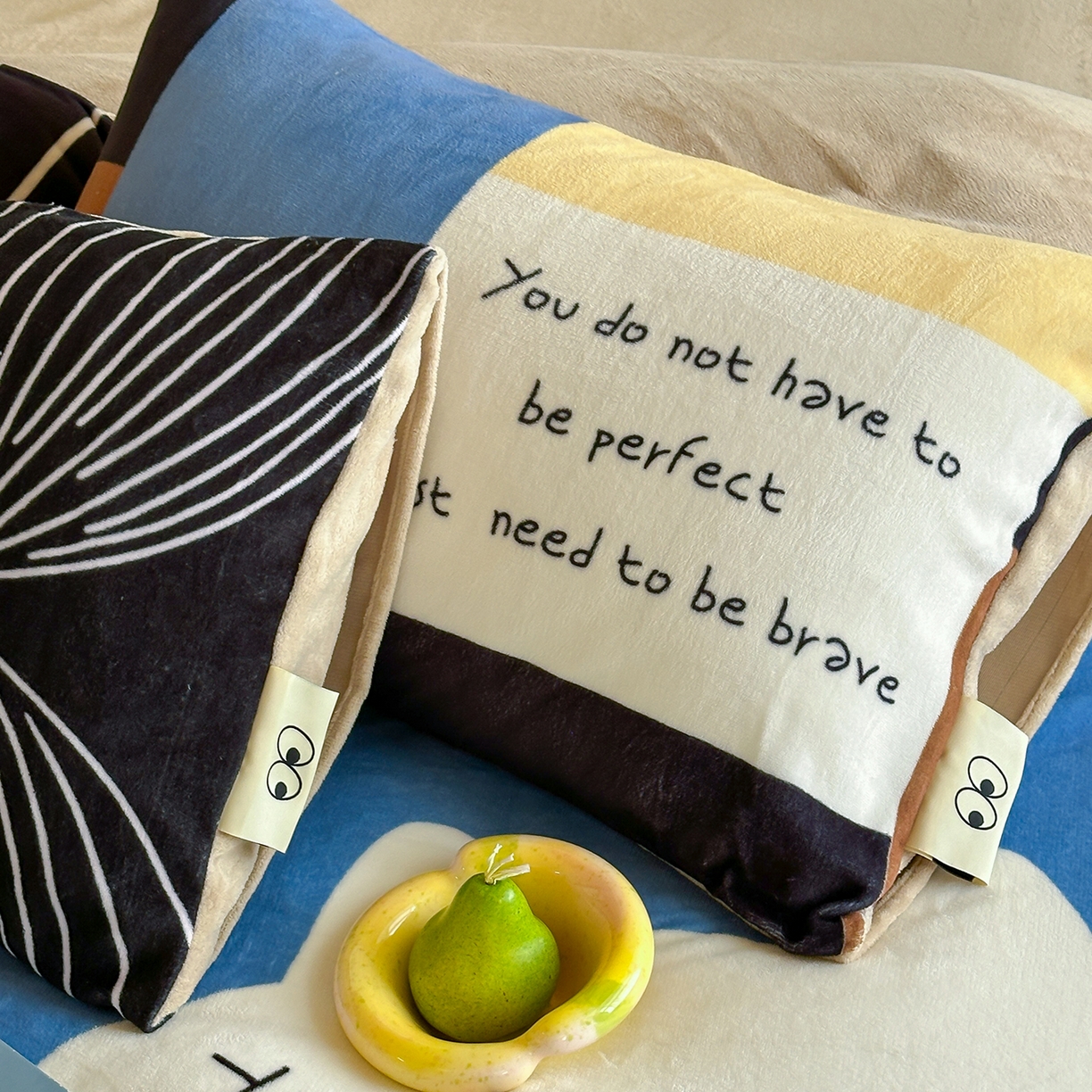 91家纺网 家纺一手货源 找家纺 桃子家居 2025新品A类ins博主大版卡通数码印花加厚牛奶绒系列四件套 绒大版-思想猫