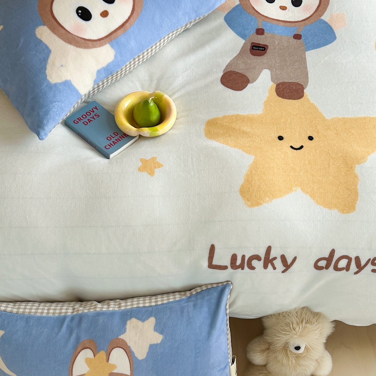 91家纺网 家纺一手货源 找家纺 桃子家居 2025新品A类ins博主大版卡通数码印花加厚牛奶绒系列四件套 绒大版-幸运星