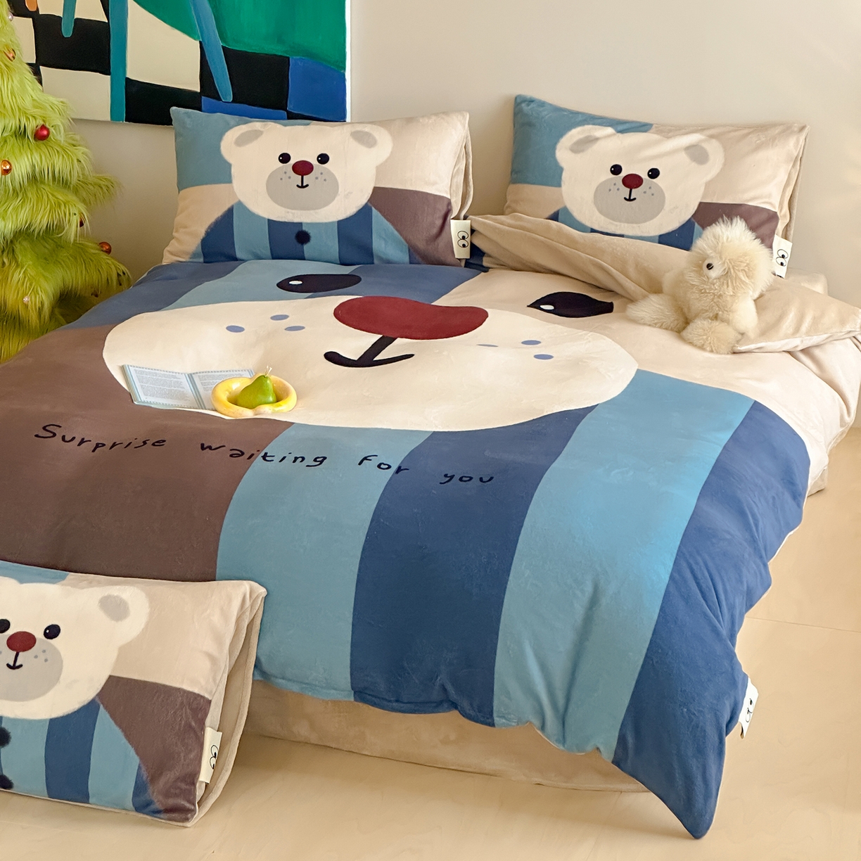 91家纺网 家纺一手货源 找家纺 桃子家居 2025新品A类ins博主大版卡通数码印花加厚牛奶绒系列四件套 绒大版-格格熊