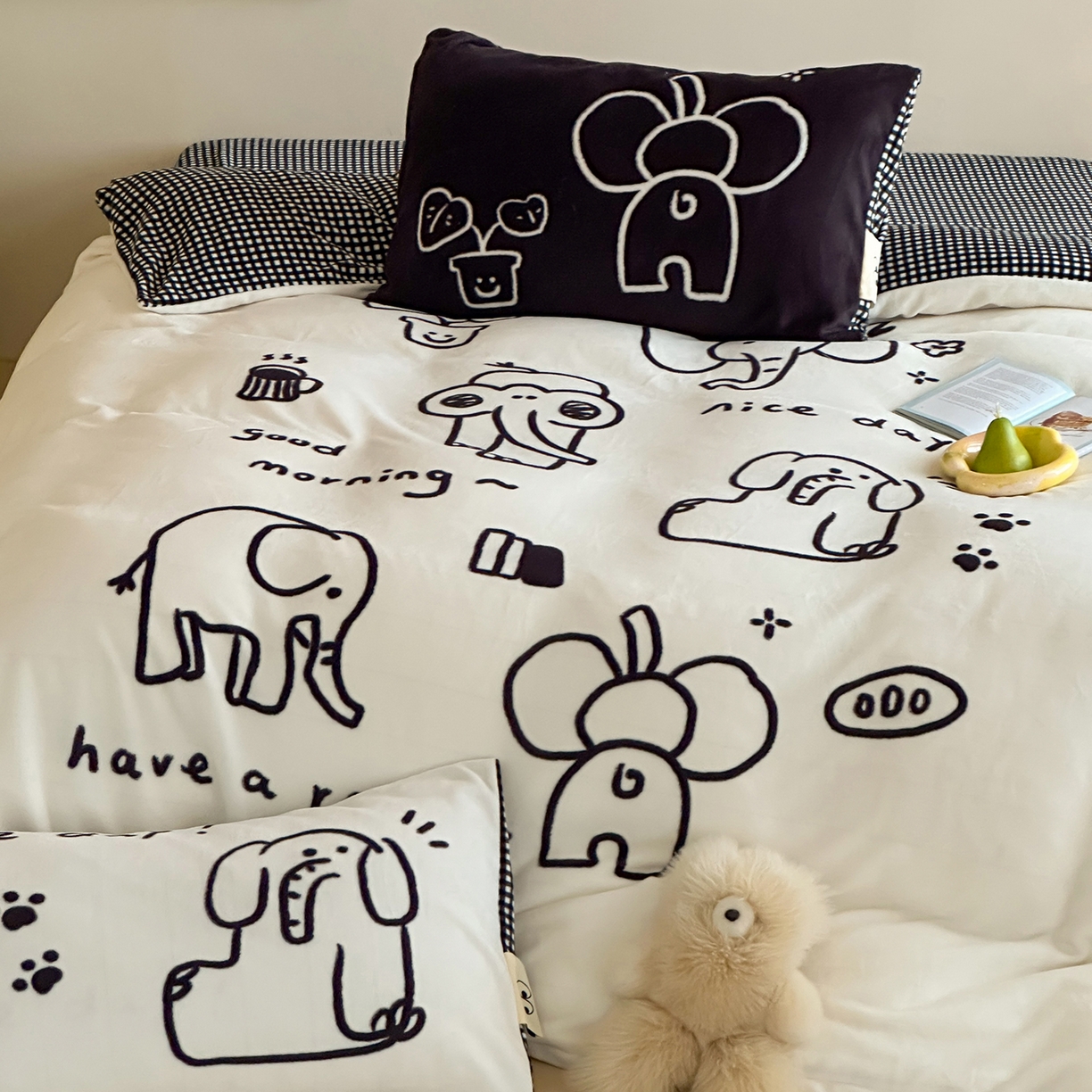 91家纺网 家纺一手货源 找家纺 桃子家居 2025新品A类ins博主大版卡通数码印花加厚牛奶绒系列四件套 绒大版-涂鸦象