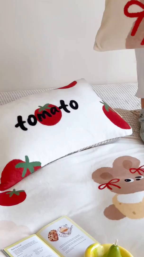 91家纺网 家纺一手货源 找家纺 桃子家居 2025新品A类ins博主大版卡通数码印花加厚牛奶绒系列四件套 绒大版-奶油番茄兔