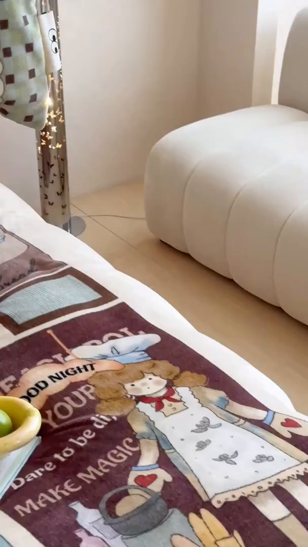 91家纺网 家纺一手货源 找家纺 桃子家居 2025新品A类ins博主大版卡通数码印花加厚牛奶绒系列四件套 绒大版-辛德女孩