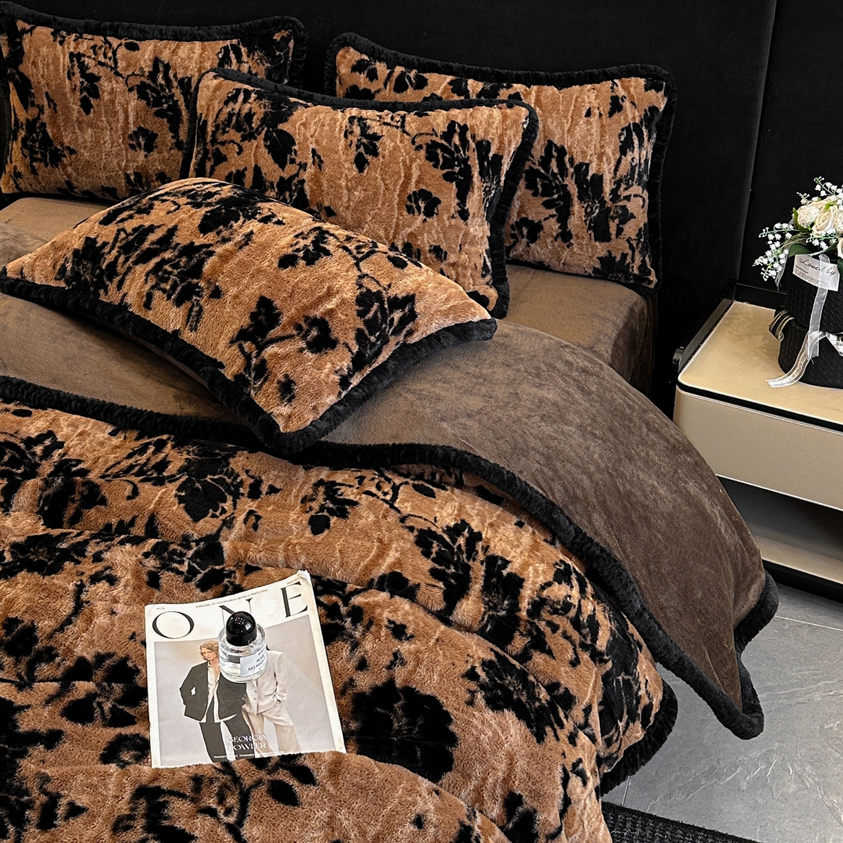 91家纺网 家纺一手货源 找家纺 民新家纺 2025新款兔毛绒包边款四件套 秋庭蜜语