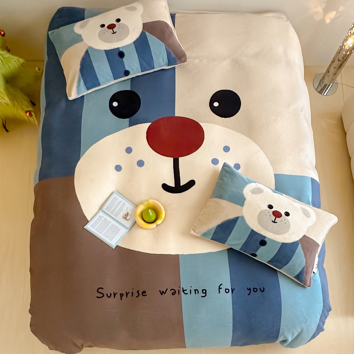 91家纺网 家纺一手货源 找家纺 桃子家居 2025新品A类ins博主大版卡通数码印花加厚牛奶绒系列四件套 绒大版-格格熊