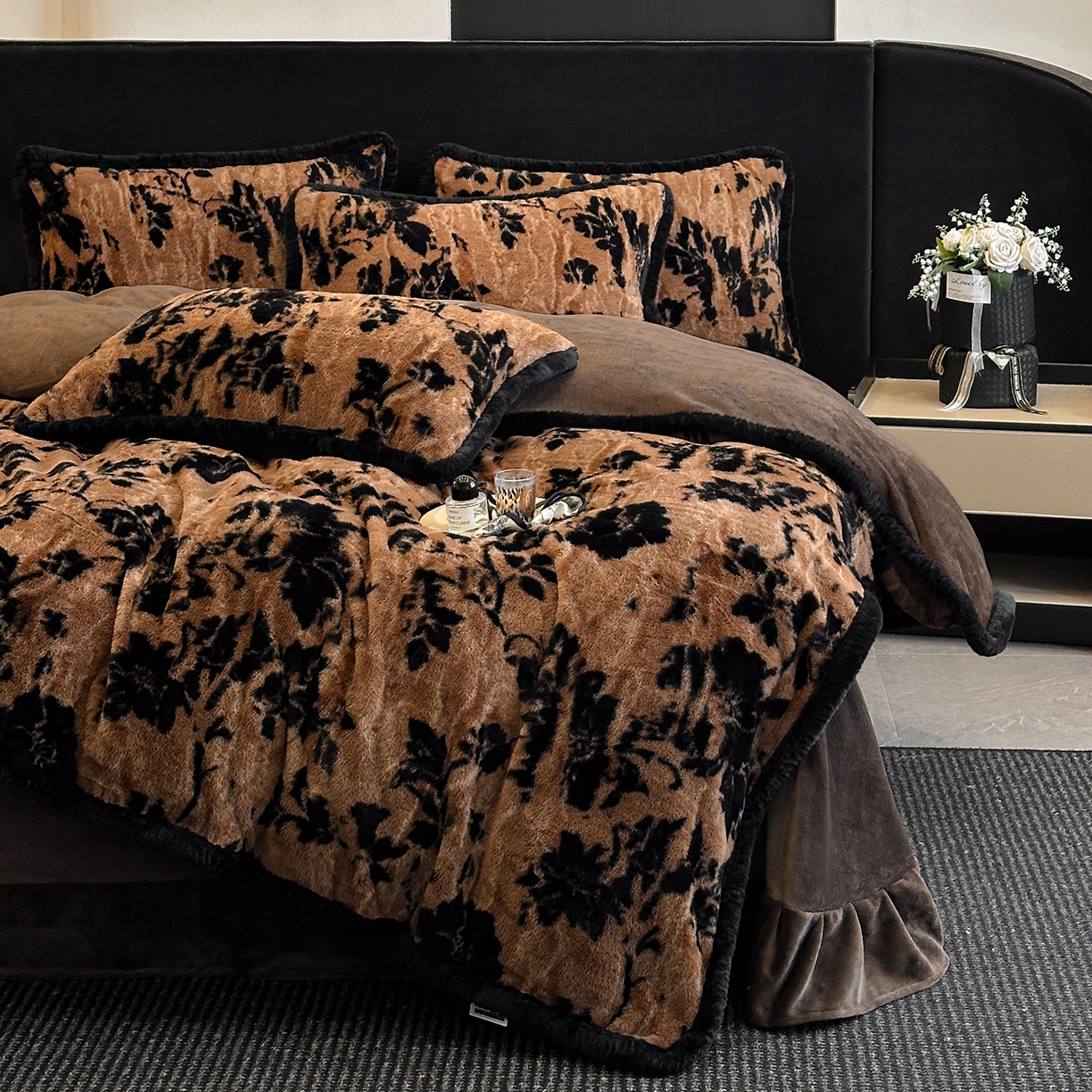 91家纺网 家纺一手货源 找家纺 民新家纺 2025新款兔毛绒包边款四件套 秋庭蜜语