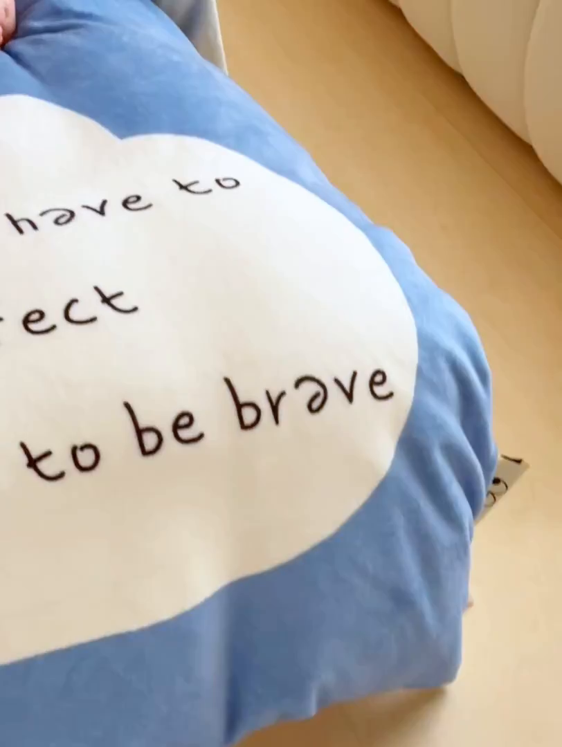 91家纺网 家纺一手货源 找家纺 桃子家居 2025新品A类ins博主大版卡通数码印花加厚牛奶绒系列四件套 绒大版-思想猫