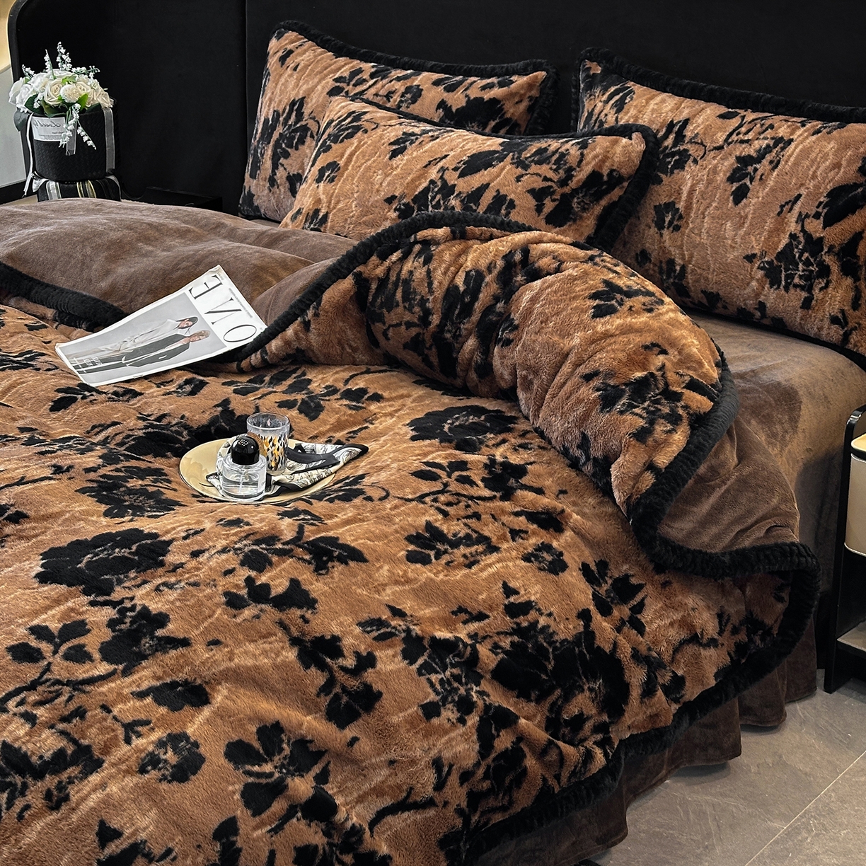 91家纺网 家纺一手货源 找家纺 民新家纺 2025新款兔毛绒包边款四件套 秋庭蜜语