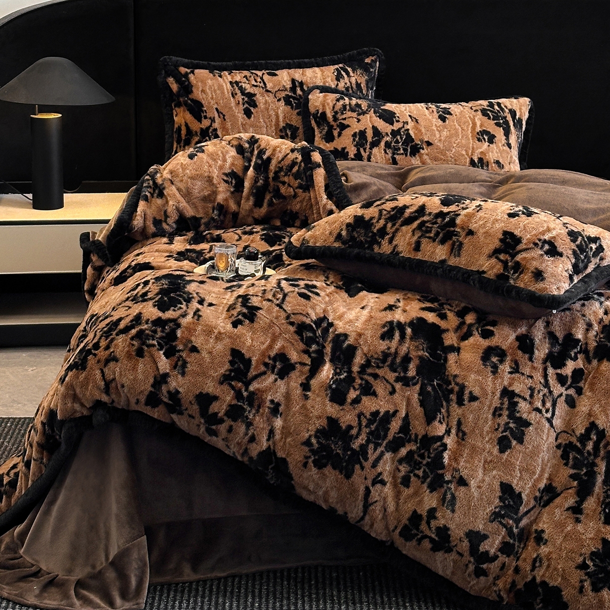 91家纺网 家纺一手货源 找家纺 民新家纺 2025新款兔毛绒包边款四件套 秋庭蜜语