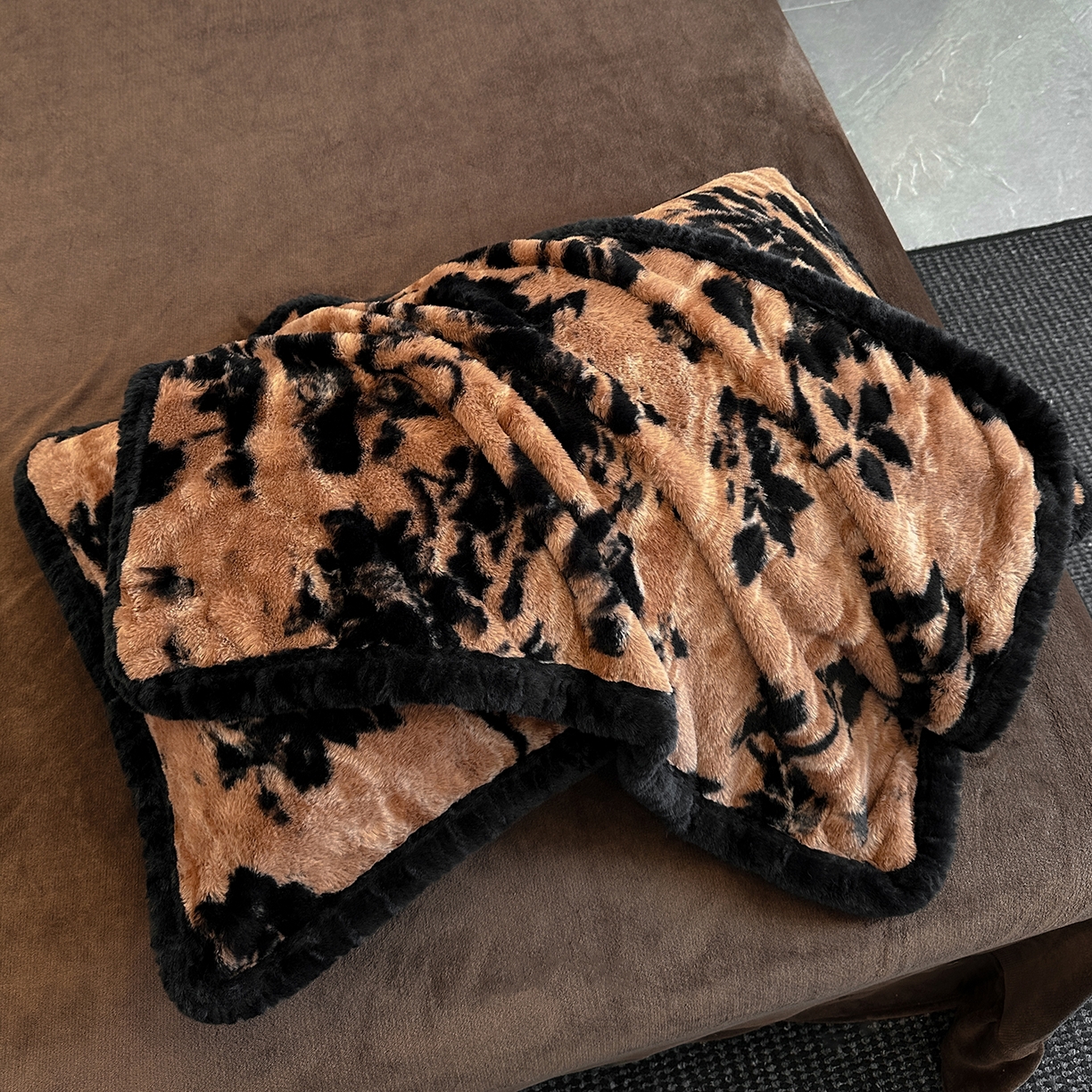 91家纺网 家纺一手货源 找家纺 民新家纺 2025新款兔毛绒包边款四件套 秋庭蜜语