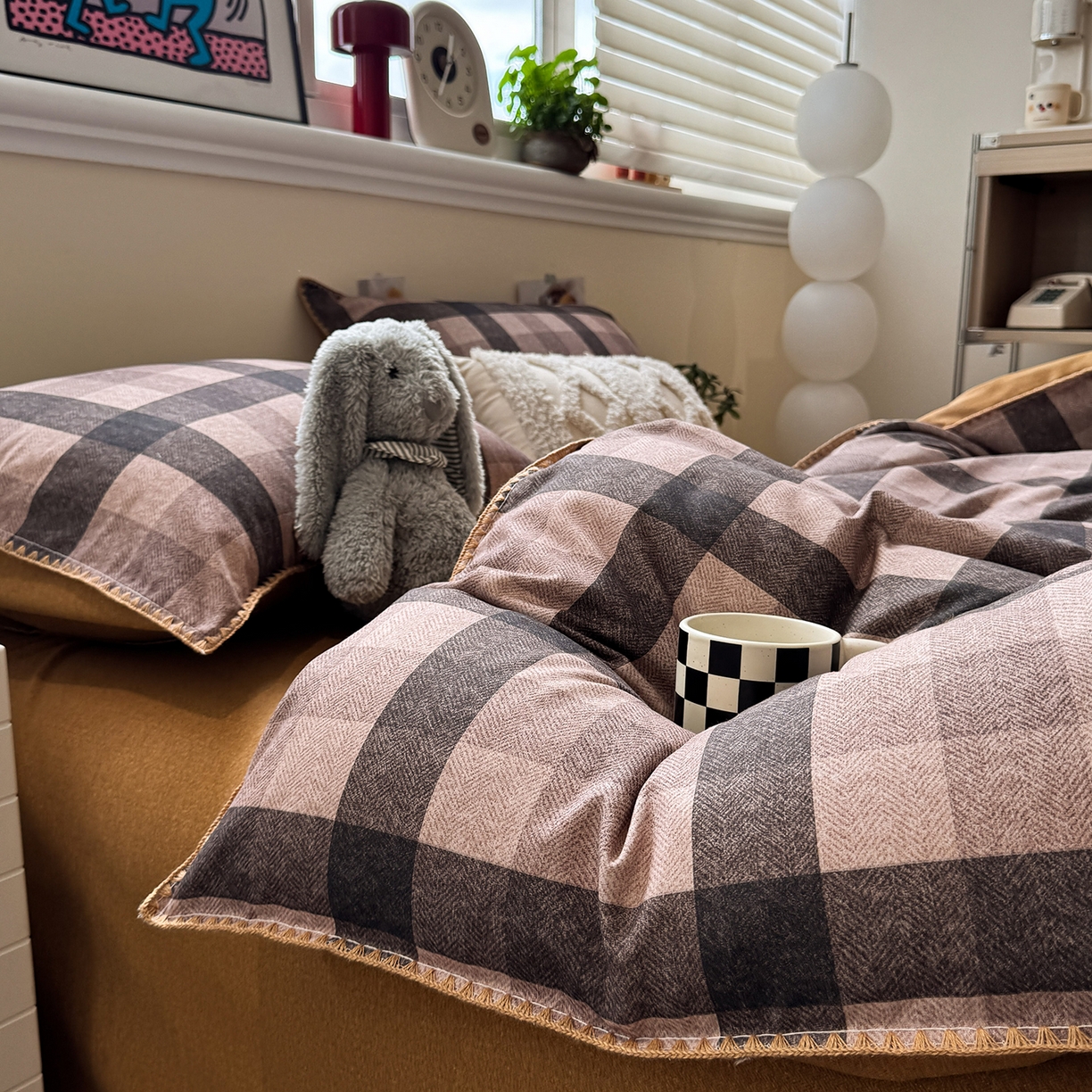 91家纺网 家纺一手货源 找家纺 慕尚家纺 2025新款磨毛三角针套件四件套 磨毛三角针-英式咖黄格