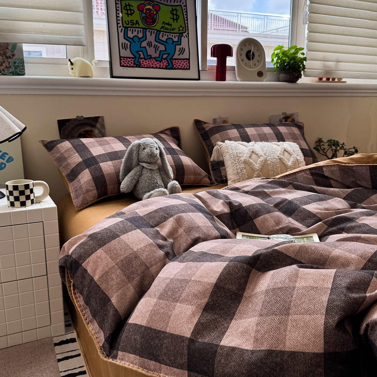 91家纺网 家纺一手货源 找家纺 慕尚家纺 2025新款磨毛三角针套件四件套 磨毛三角针-英式咖黄格