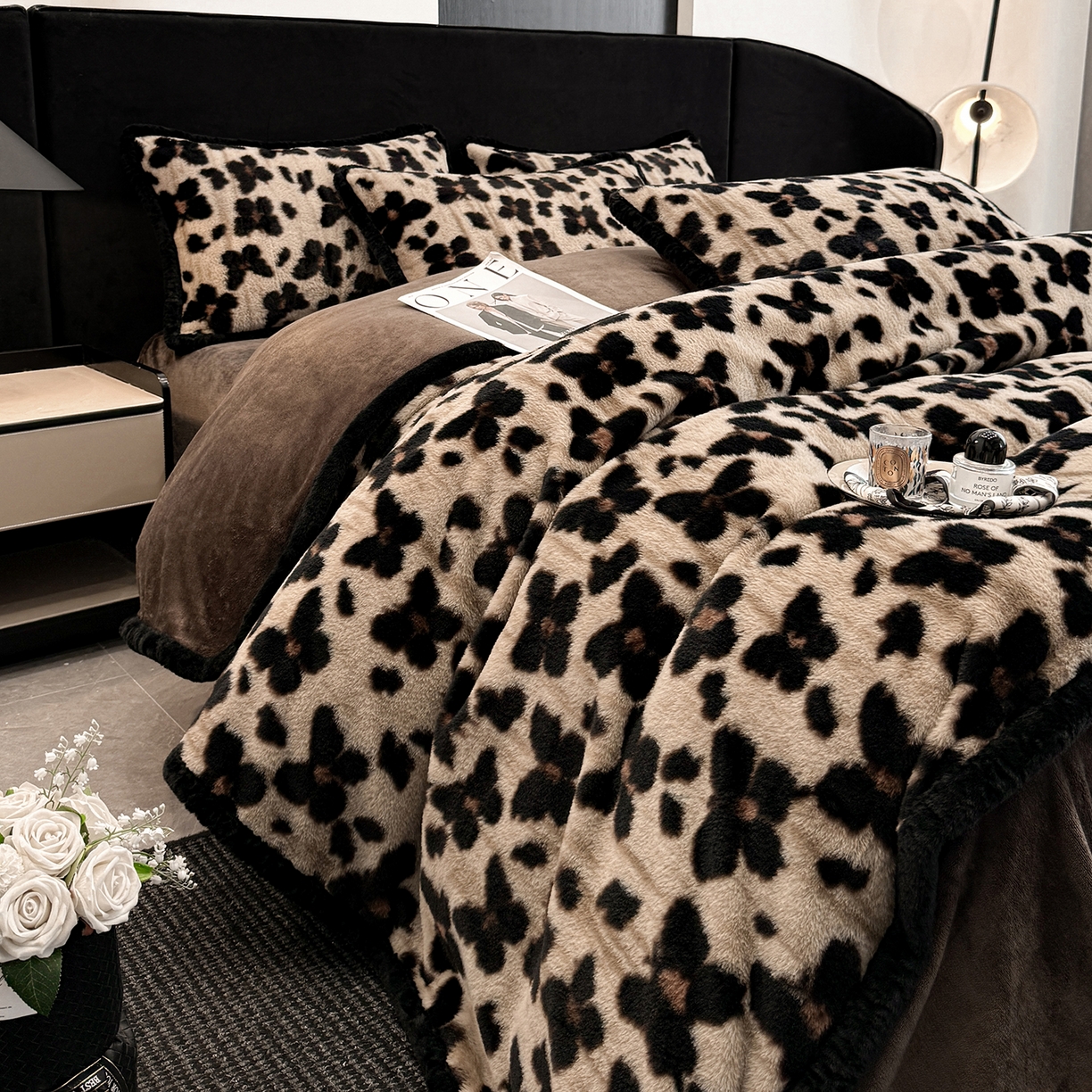 91家纺网 家纺一手货源 找家纺 民新家纺 2025新款兔毛绒包边款四件套 舞蝶-咖