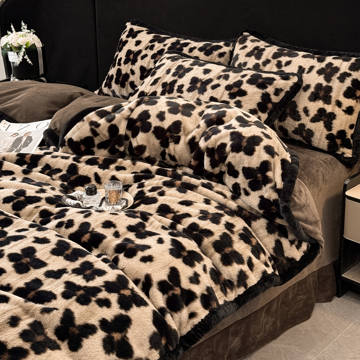 91家纺网 家纺一手货源 找家纺 民新家纺 2025新款兔毛绒包边款四件套 舞蝶-咖