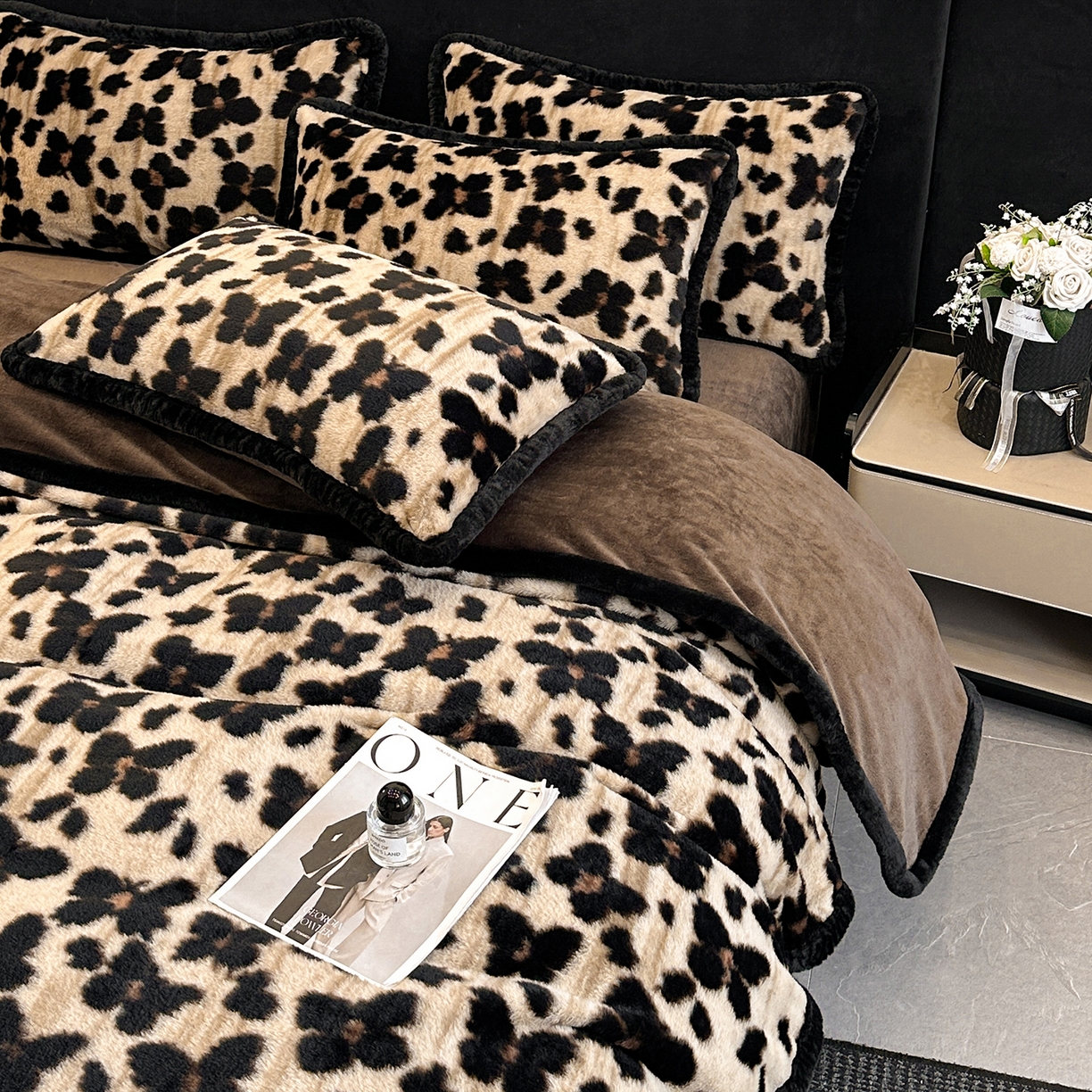 91家纺网 家纺一手货源 找家纺 民新家纺 2025新款兔毛绒包边款四件套 舞蝶-咖