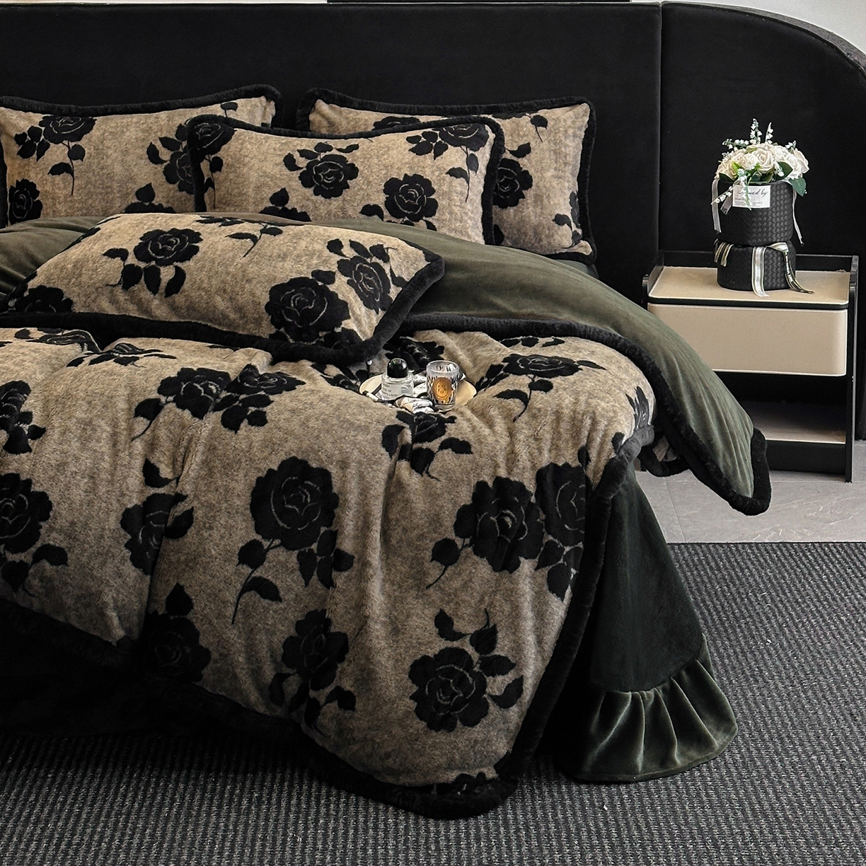 91家纺网 家纺一手货源 找家纺 民新家纺 2025新款兔毛绒包边款四件套 月影-灰