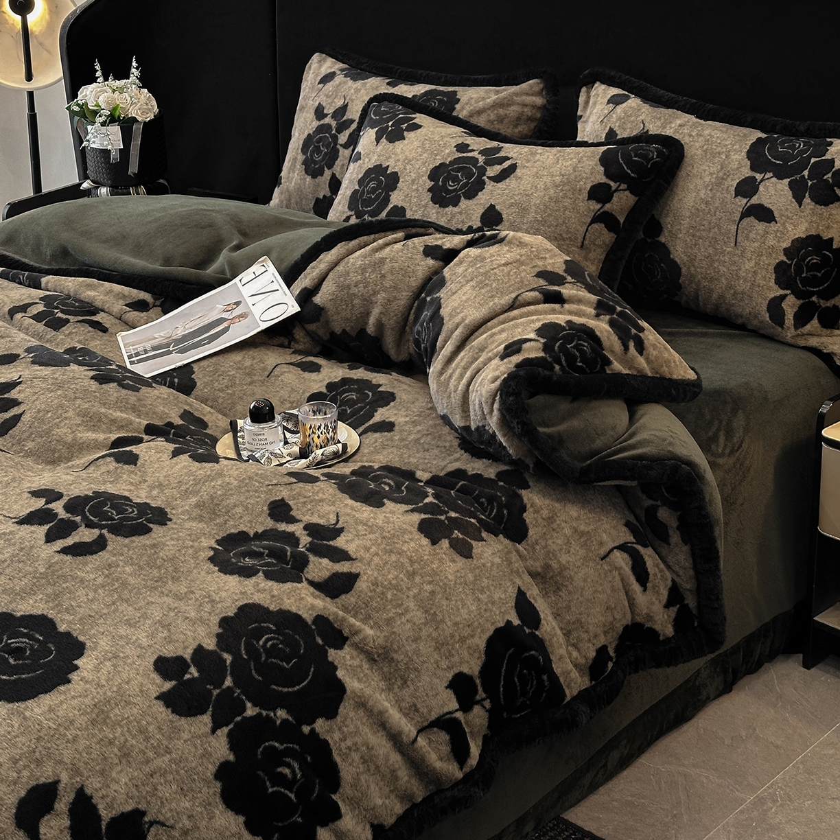 91家纺网 家纺一手货源 找家纺 民新家纺 2025新款兔毛绒包边款四件套 月影-灰