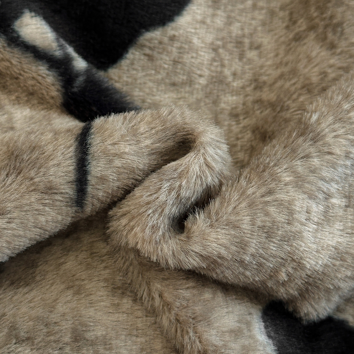 91家纺网 家纺一手货源 找家纺 民新家纺 2025新款兔毛绒包边款四件套 月影-灰