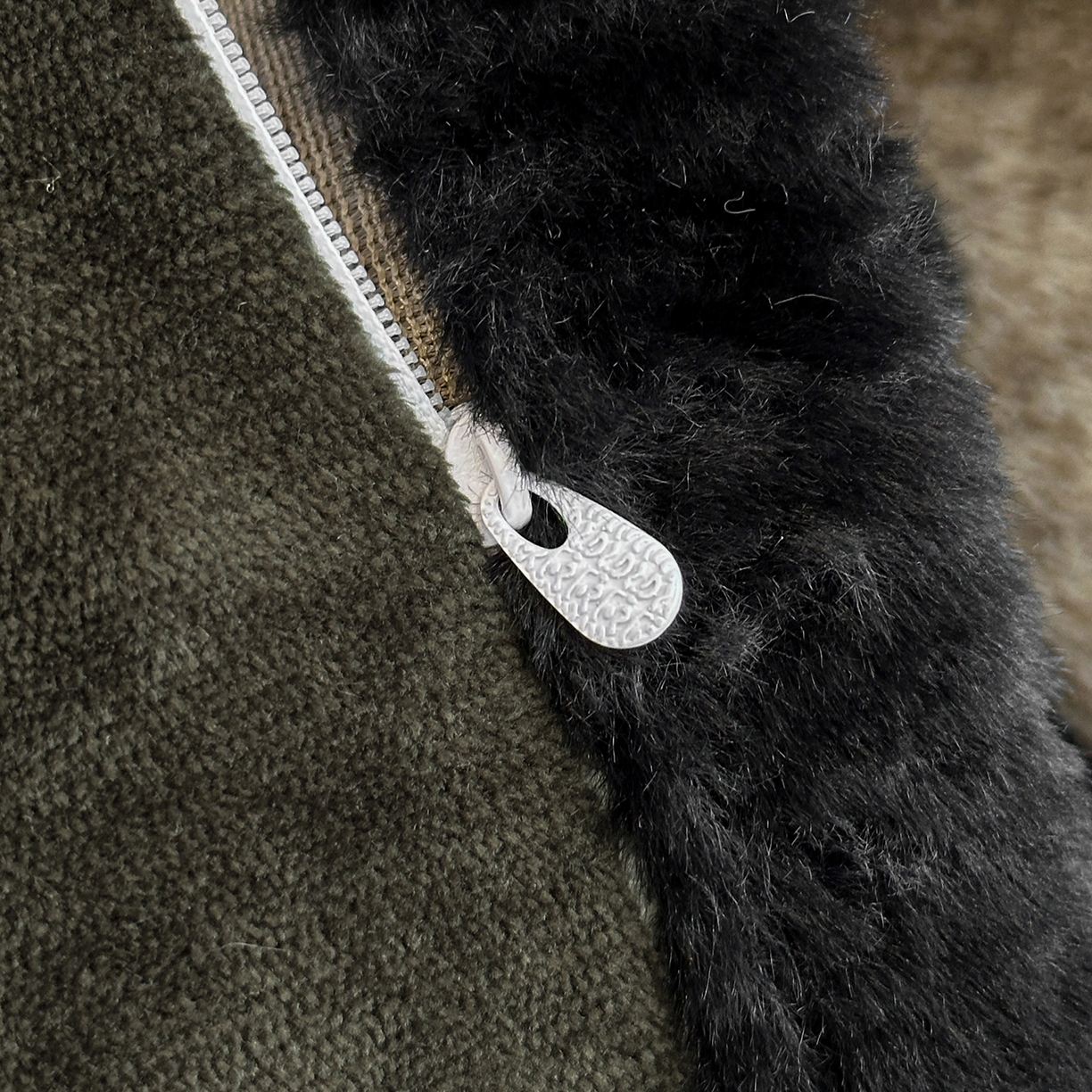 91家纺网 家纺一手货源 找家纺 民新家纺 2025新款兔毛绒包边款四件套 月影-灰