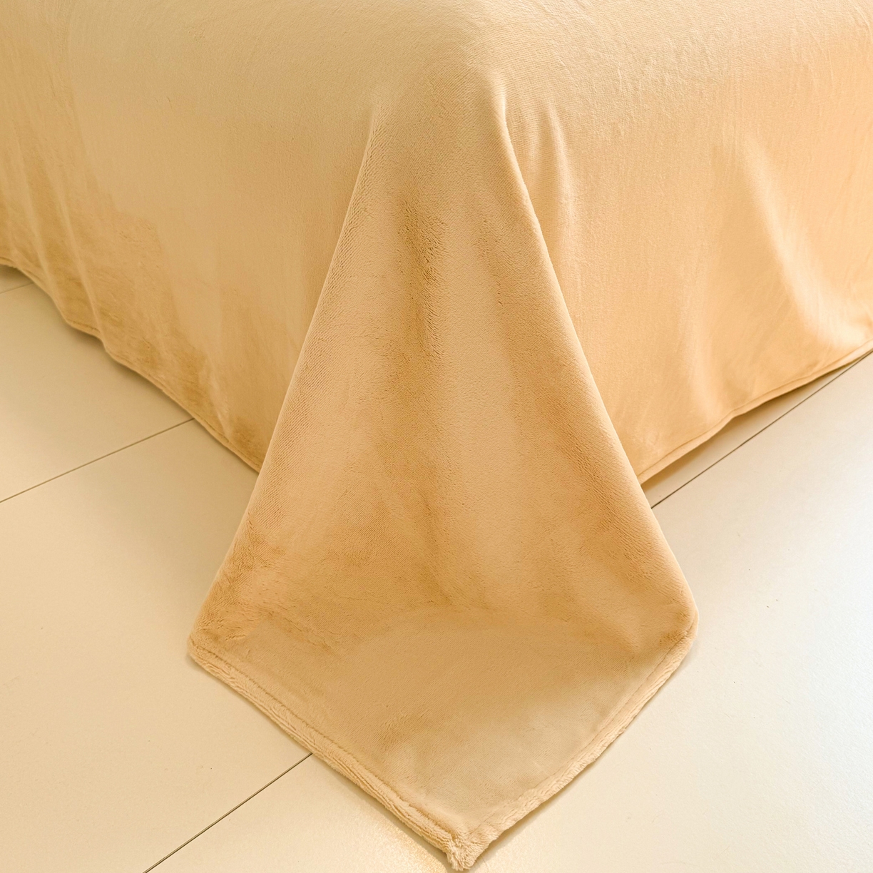 91家纺网 家纺一手货源 找家纺 佳汐蓝家纺 2025新款190克高克重牛奶绒印花四件套 爱心酱-蓝+香槟