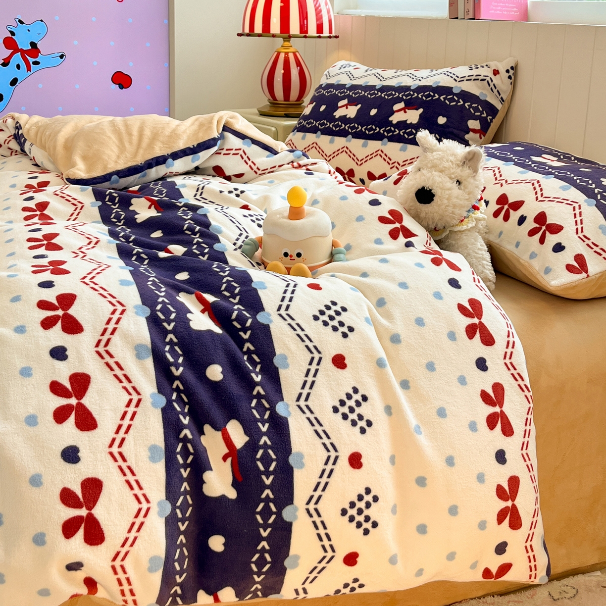 91家纺网 家纺一手货源 找家纺 佳汐蓝家纺 2025新款190克高克重牛奶绒印花四件套 爱心酱-蓝+香槟