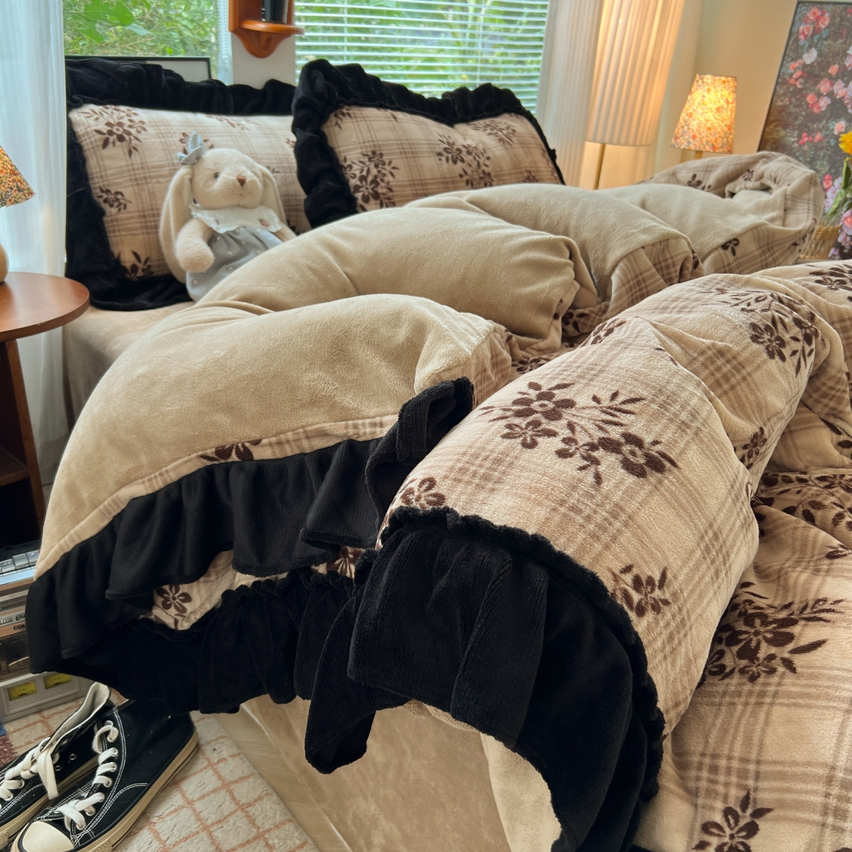 91家纺网 家纺一手货源 找家纺 （总）韩都家居 2025新款法式花边印花牛奶绒四件套