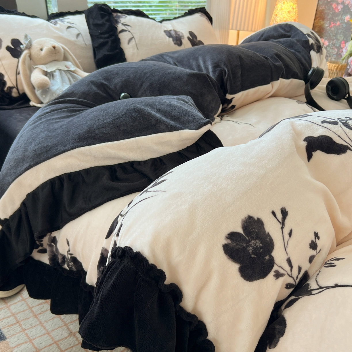 91家纺网 家纺一手货源 找家纺 韩都家居 2025新款法式花边印花牛奶绒四件套 加州风情