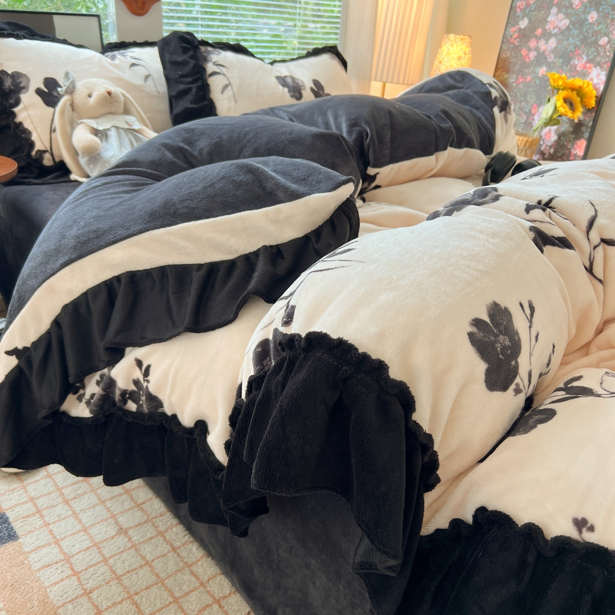 91家纺网 家纺一手货源 找家纺 韩都家居 2025新款法式花边印花牛奶绒四件套 加州风情