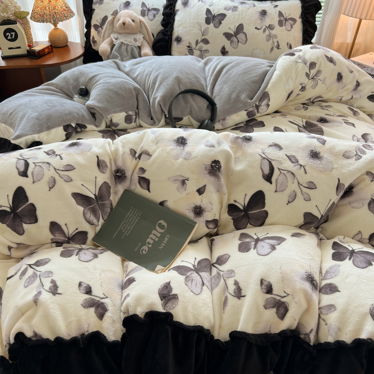 91家纺网 家纺一手货源 找家纺 韩都家居 2025新款法式花边印花牛奶绒四件套 画蝶