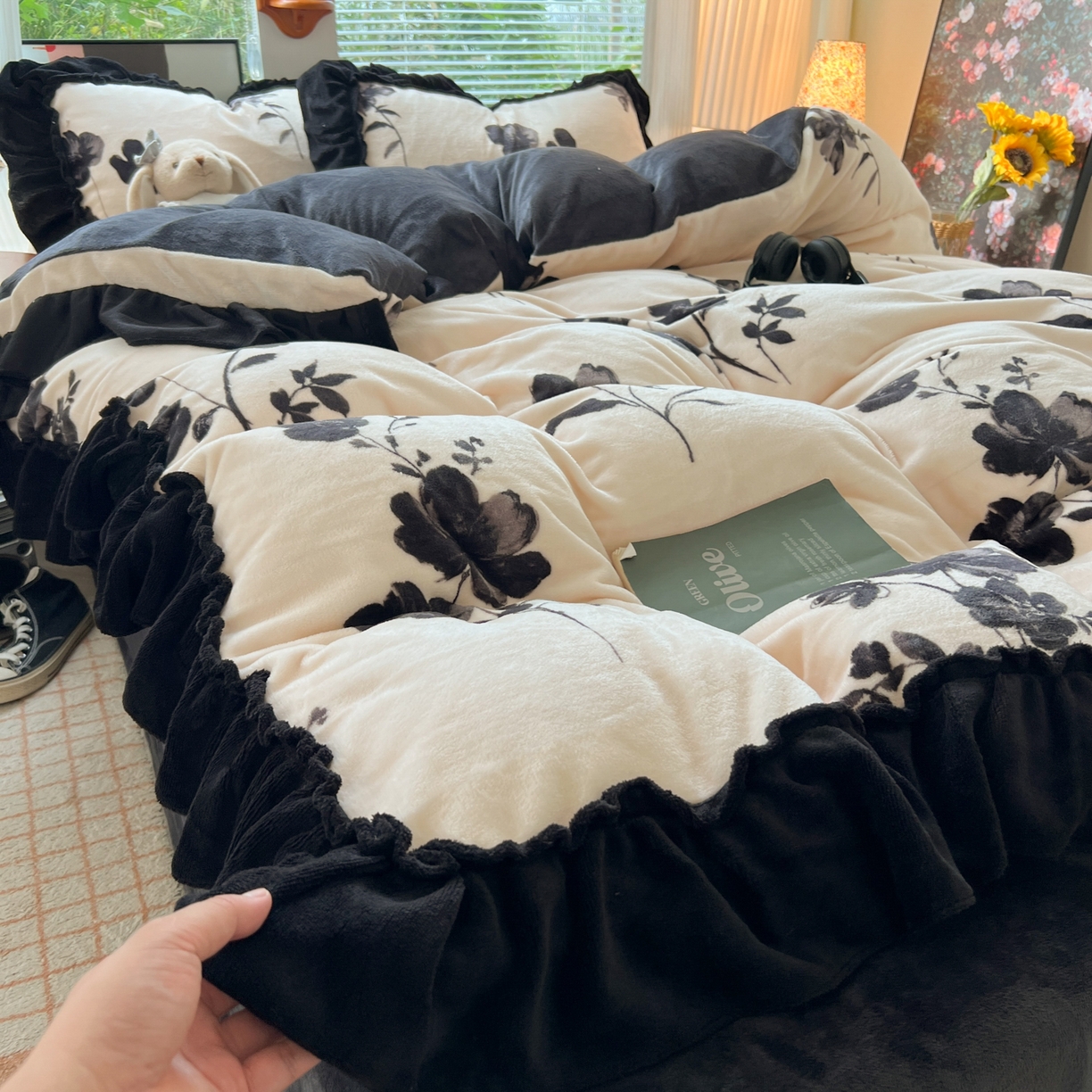 91家纺网 家纺一手货源 找家纺 韩都家居 2025新款法式花边印花牛奶绒四件套 加州风情