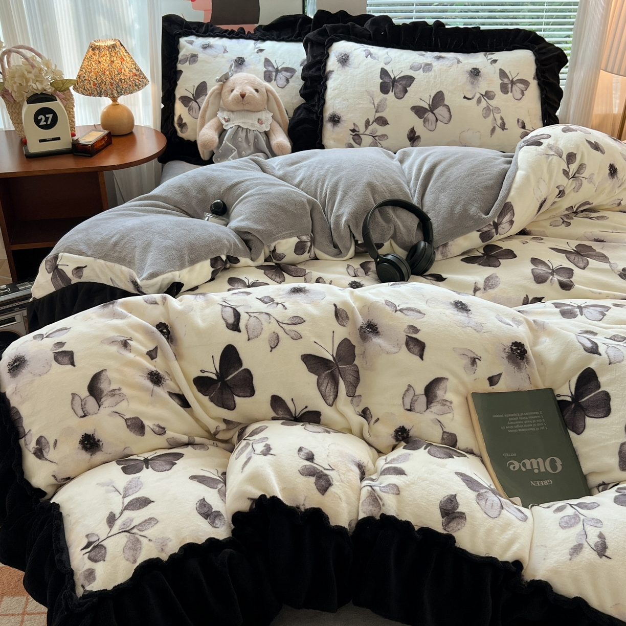 91家纺网 家纺一手货源 找家纺 韩都家居 2025新款法式花边印花牛奶绒四件套 画蝶