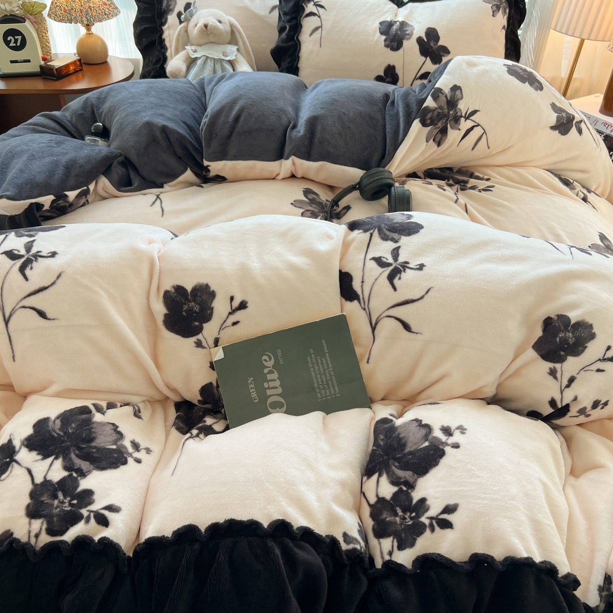 91家纺网 家纺一手货源 找家纺 韩都家居 2025新款法式花边印花牛奶绒四件套 加州风情