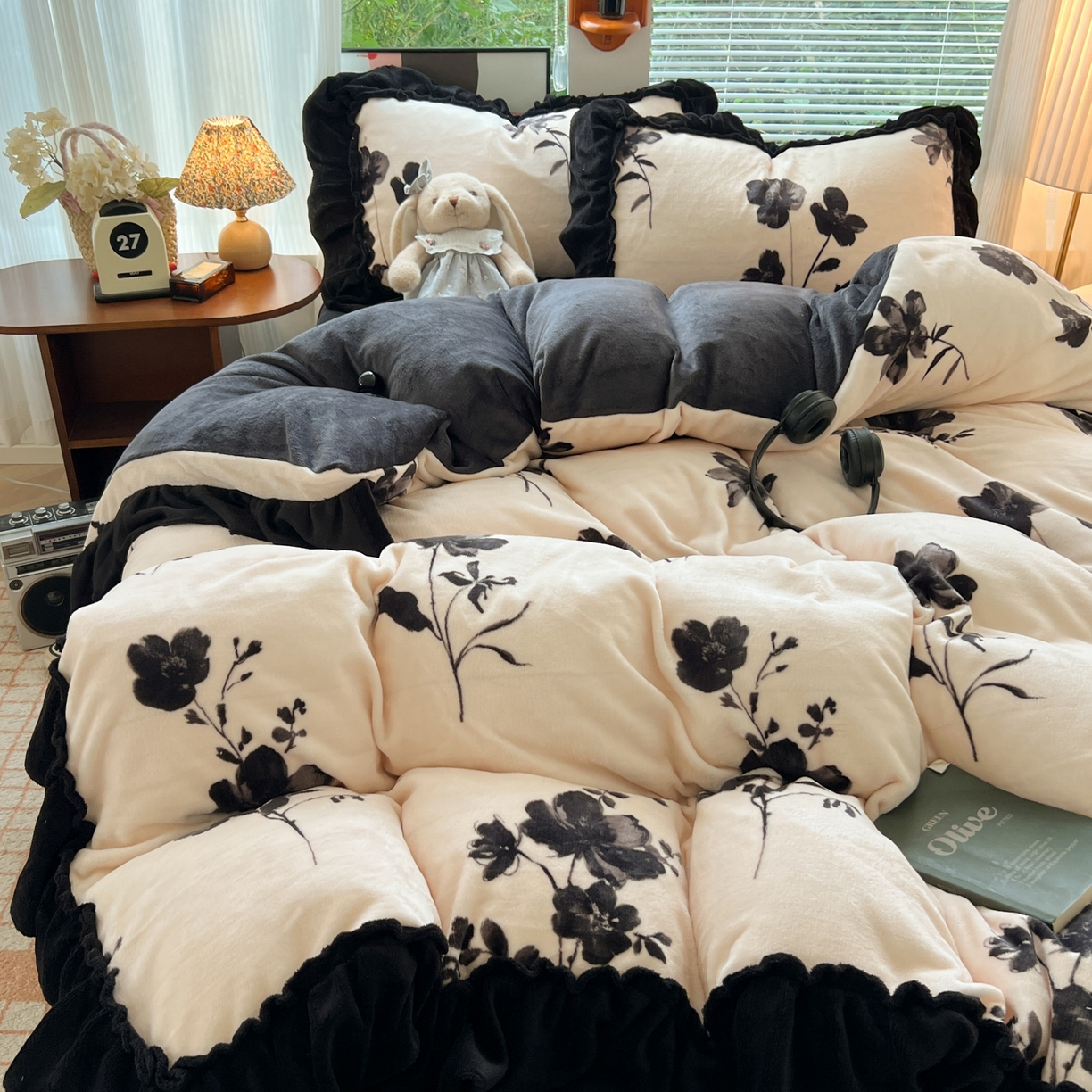 91家纺网 家纺一手货源 找家纺 韩都家居 2025新款法式花边印花牛奶绒四件套 加州风情