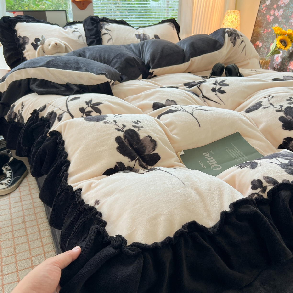 91家纺网 家纺一手货源 找家纺 韩都家居 2025新款法式花边印花牛奶绒四件套 加州风情