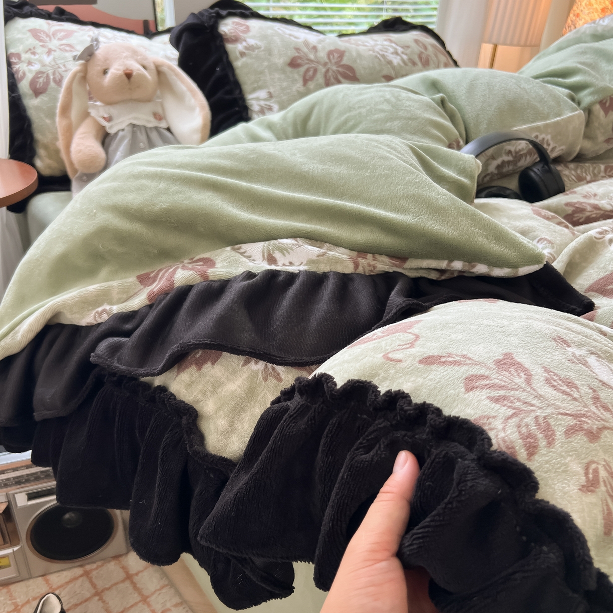 91家纺网 家纺一手货源 找家纺 韩都家居 2025新款法式花边印花牛奶绒四件套 忘忧