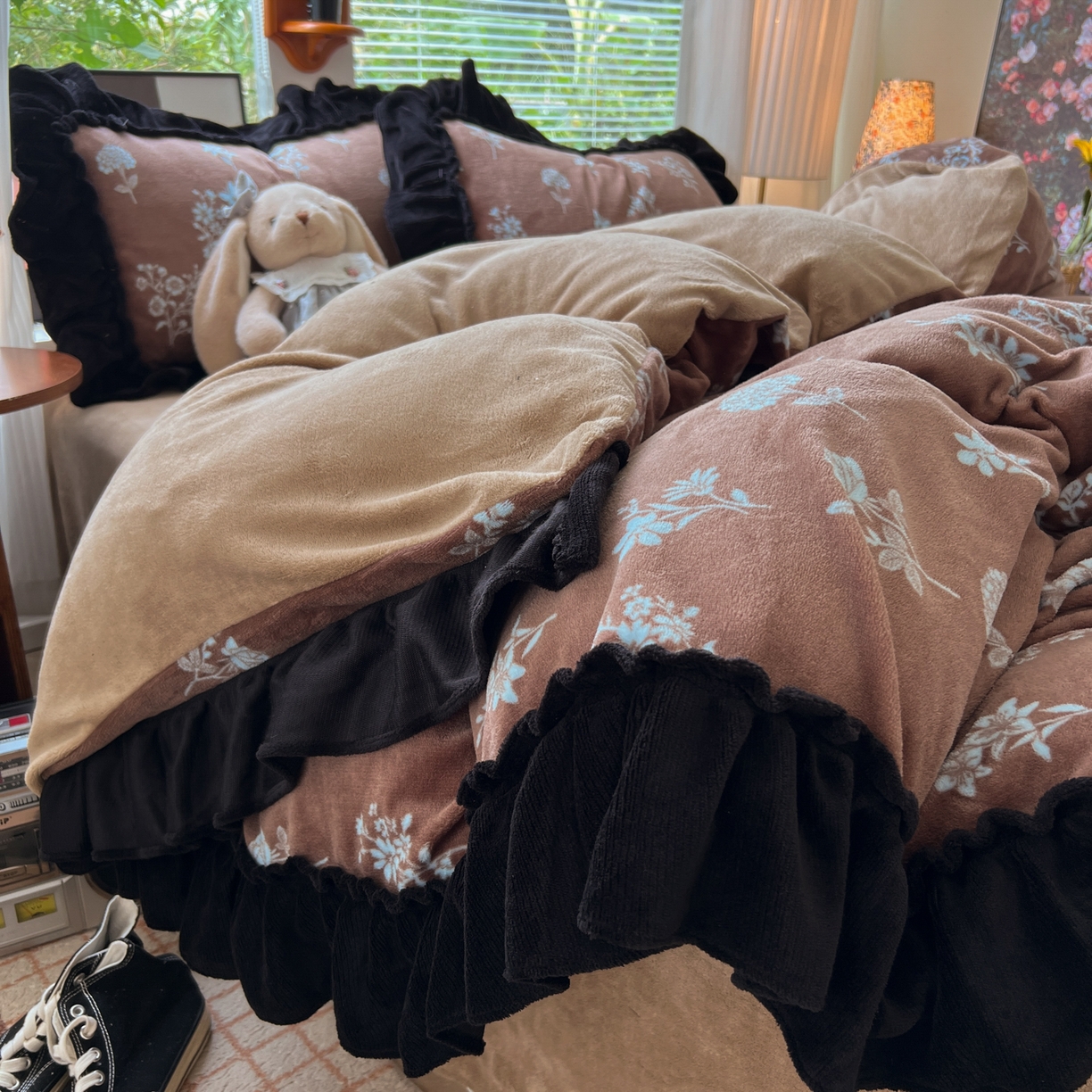 91家纺网 家纺一手货源 找家纺 韩都家居 2025新款法式花边印花牛奶绒四件套 洛莉