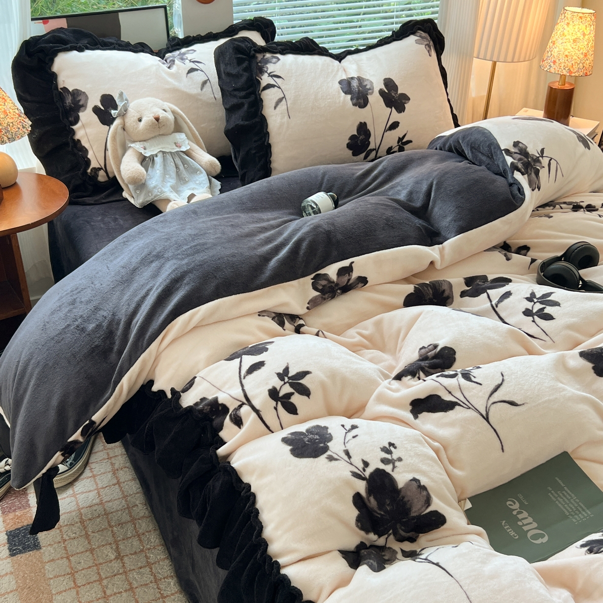 91家纺网 家纺一手货源 找家纺 韩都家居 2025新款法式花边印花牛奶绒四件套 加州风情