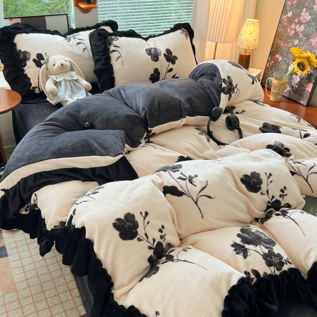 91家纺网 家纺一手货源 找家纺 韩都家居 2025新款法式花边印花牛奶绒四件套 加州风情