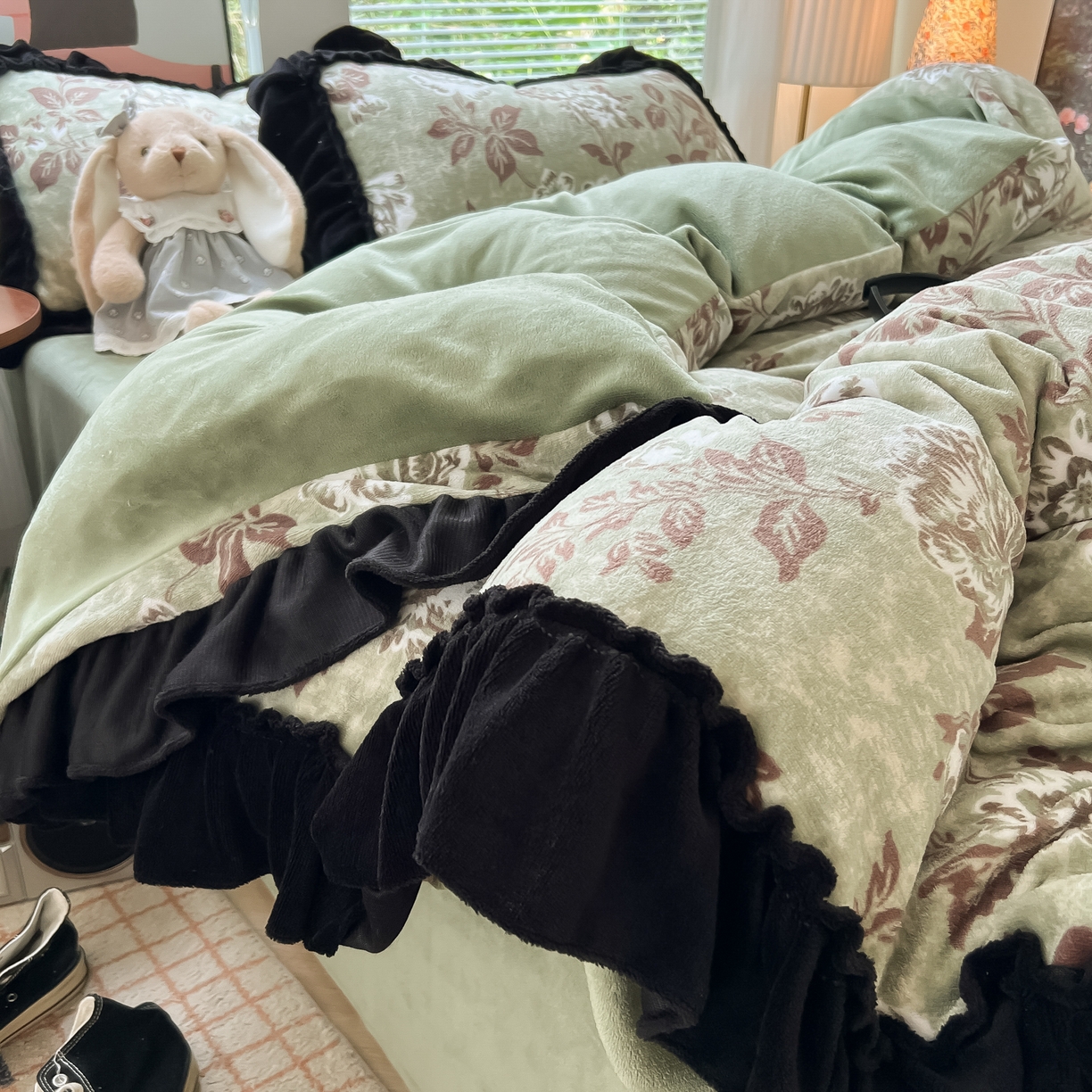 91家纺网 家纺一手货源 找家纺 韩都家居 2025新款法式花边印花牛奶绒四件套 忘忧