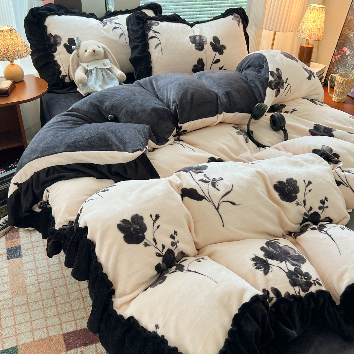 91家纺网 家纺一手货源 找家纺 韩都家居 2025新款法式花边印花牛奶绒四件套 加州风情