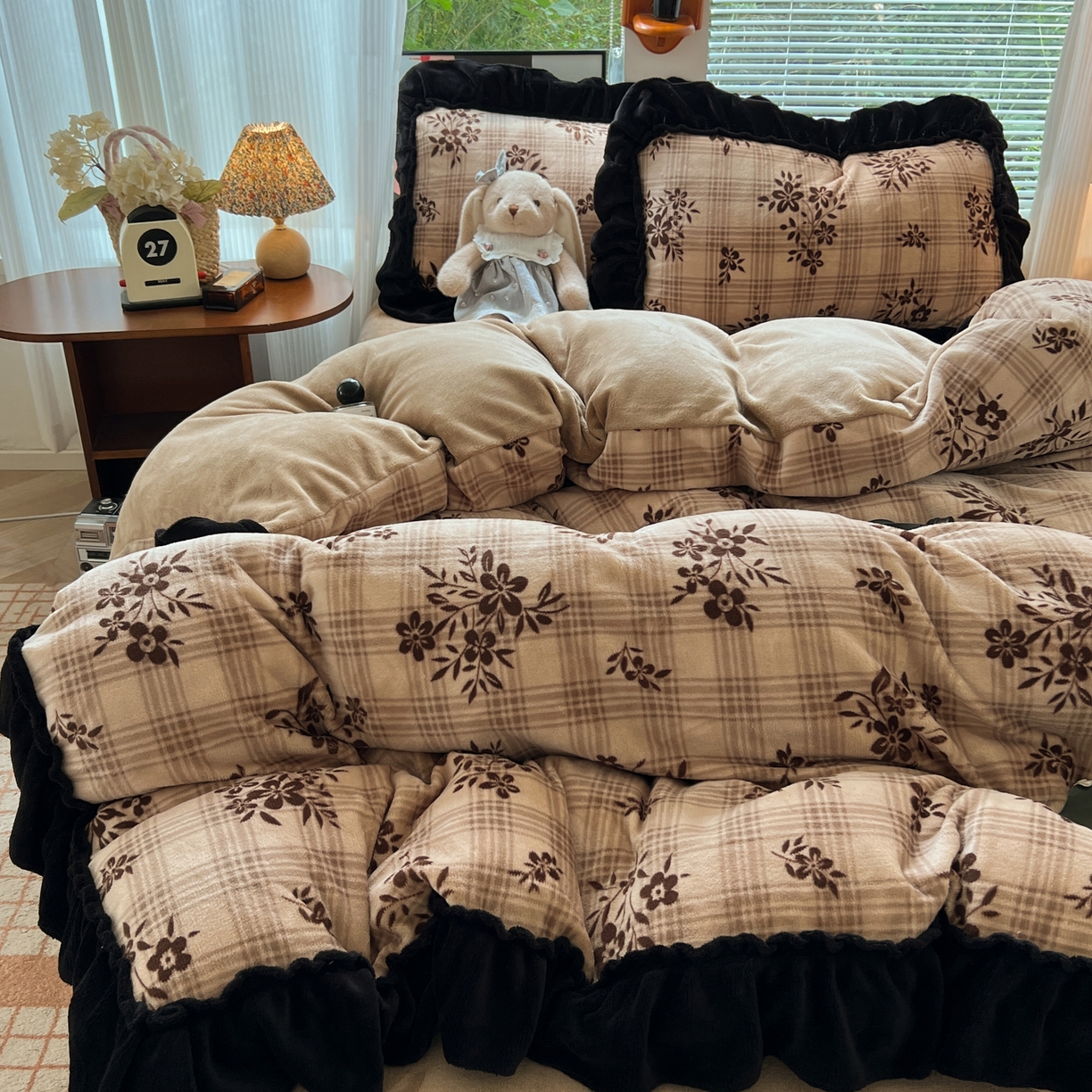 91家纺网 家纺一手货源 找家纺 韩都家居 2025新款法式花边印花牛奶绒四件套 茶花