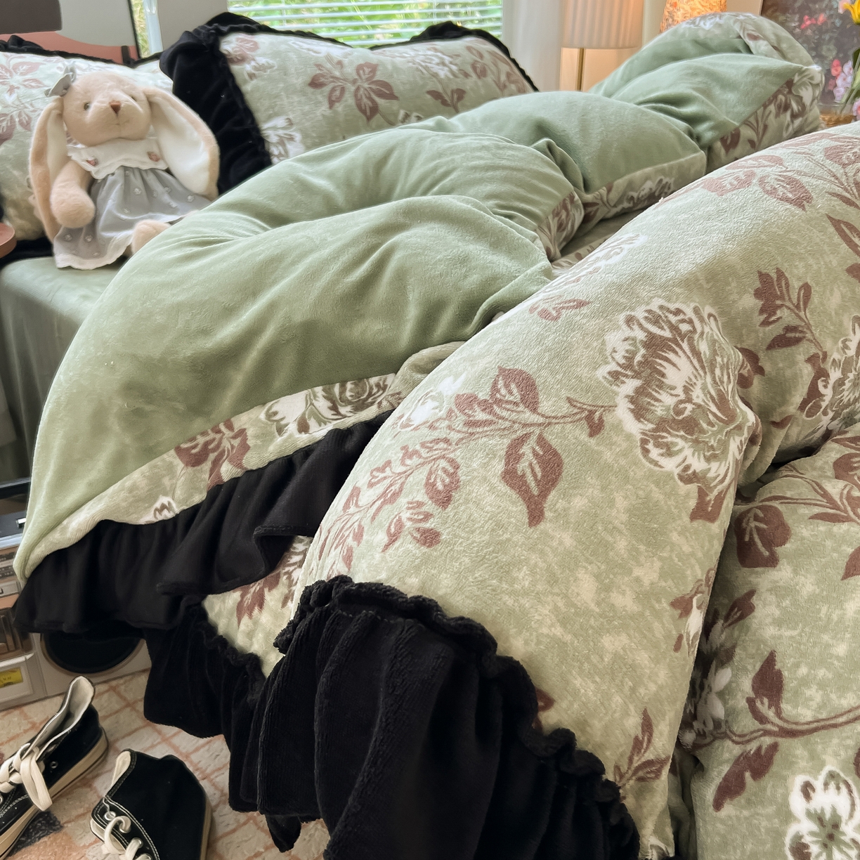 91家纺网 家纺一手货源 找家纺 韩都家居 2025新款法式花边印花牛奶绒四件套 忘忧