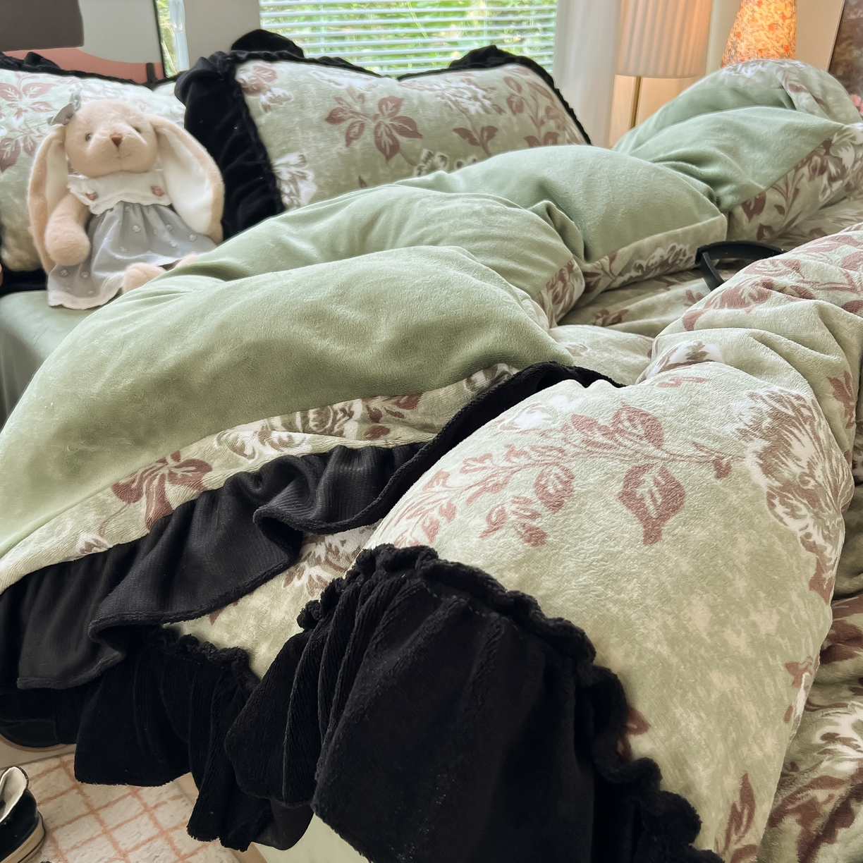 91家纺网 家纺一手货源 找家纺 韩都家居 2025新款法式花边印花牛奶绒四件套 忘忧