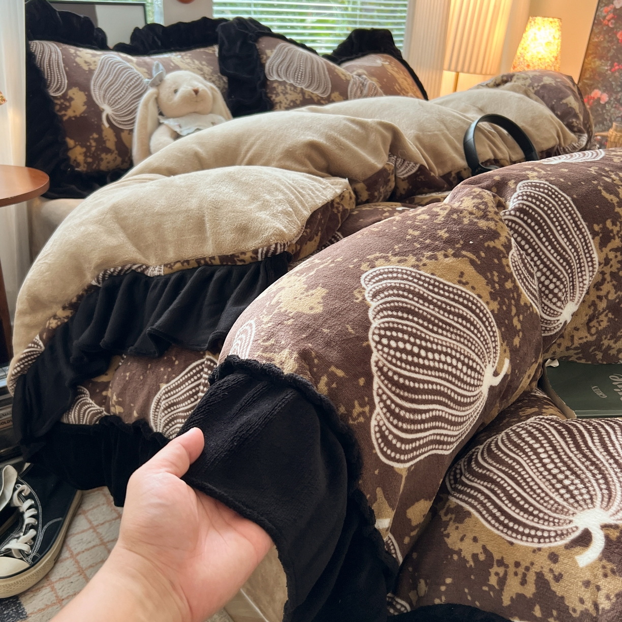 91家纺网 家纺一手货源 找家纺 韩都家居 2025新款法式花边印花牛奶绒四件套 南瓜