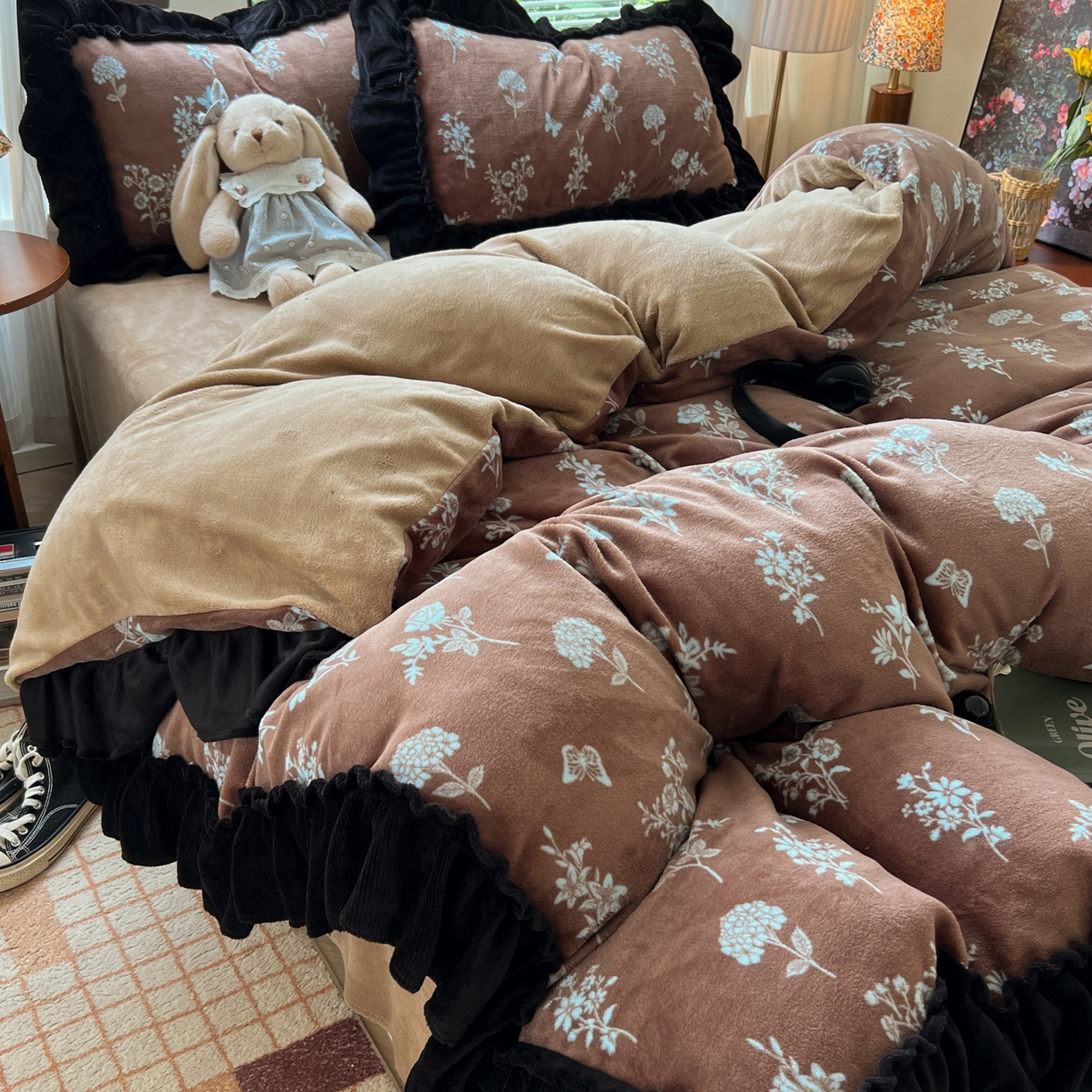 91家纺网 家纺一手货源 找家纺 韩都家居 2025新款法式花边印花牛奶绒四件套 洛莉