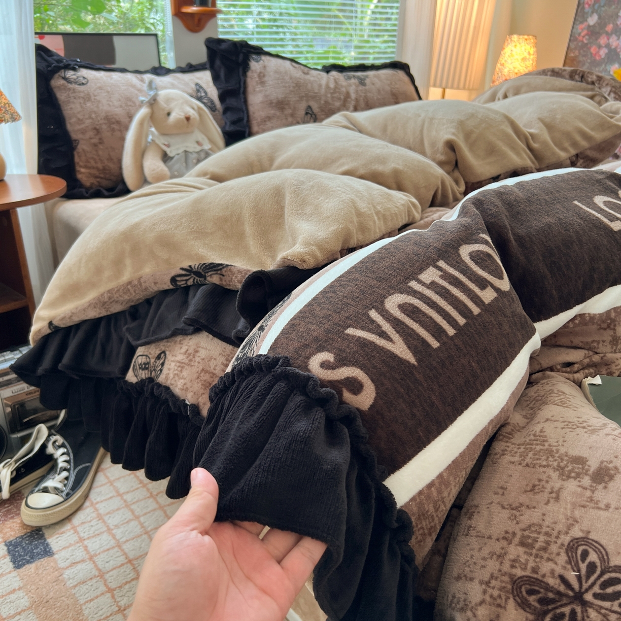 91家纺网 家纺一手货源 找家纺 韩都家居 2025新款法式花边印花牛奶绒四件套 陌离